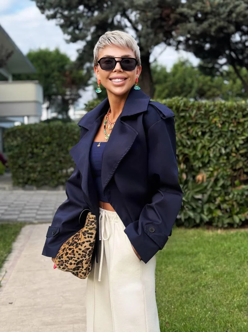 Blazer court ceinturé pour femme