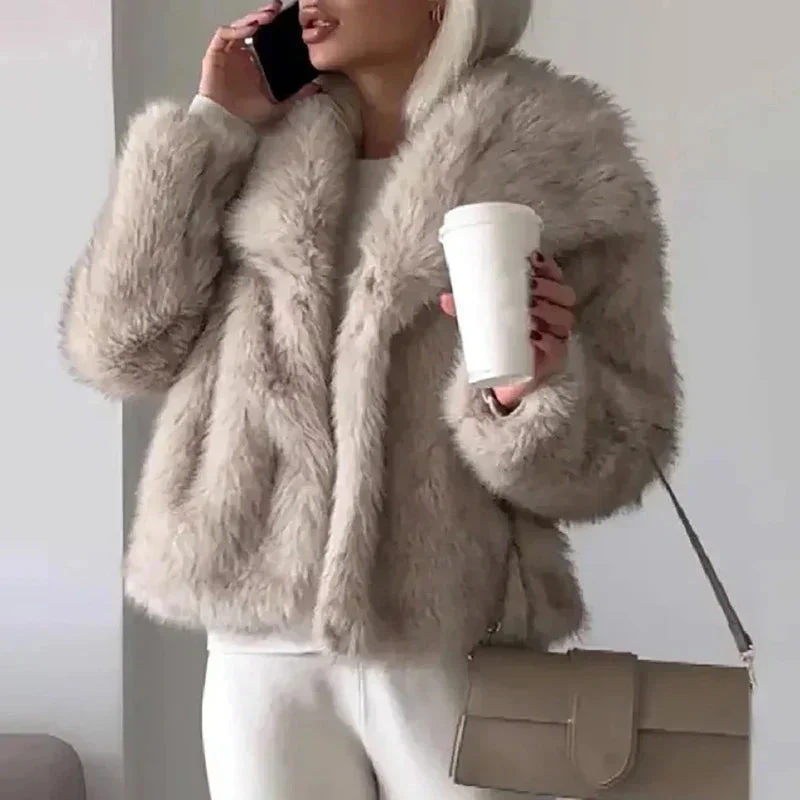 Veste courte en fausse fourrure luxueuse – Chic et confortable