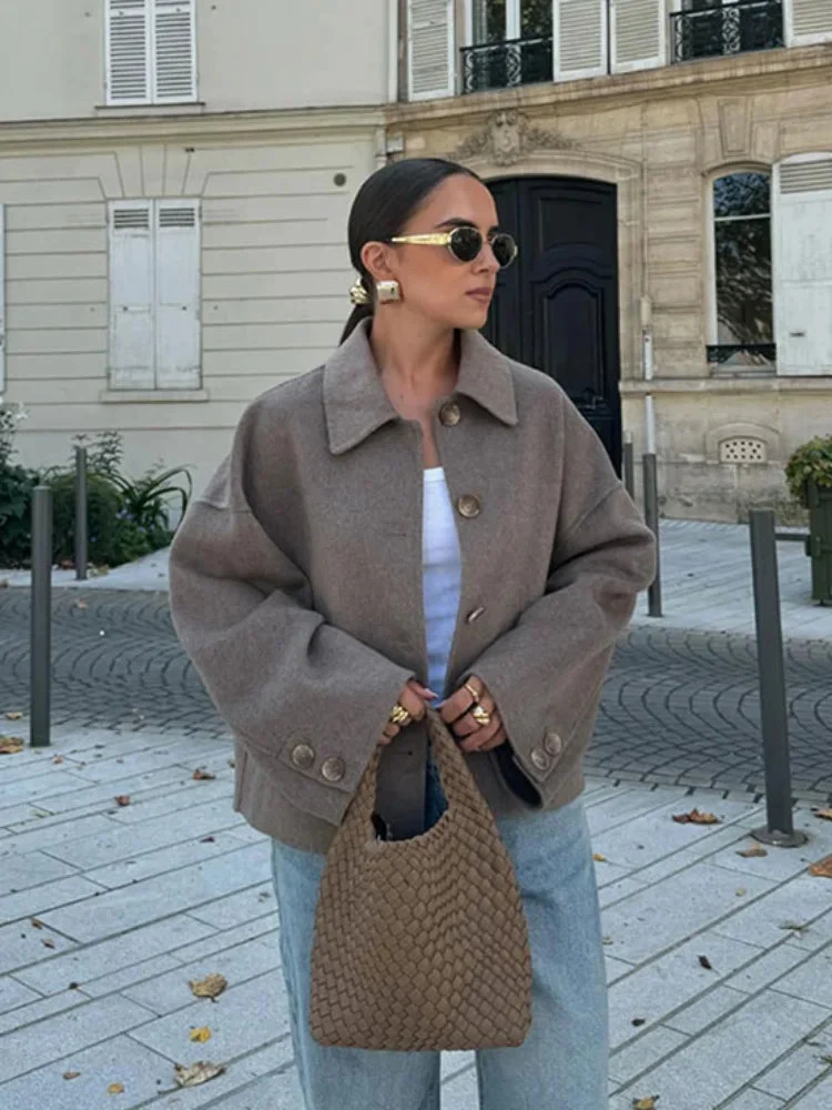 Veste Élégante Matelassée à Revers pour Saisons de Transition