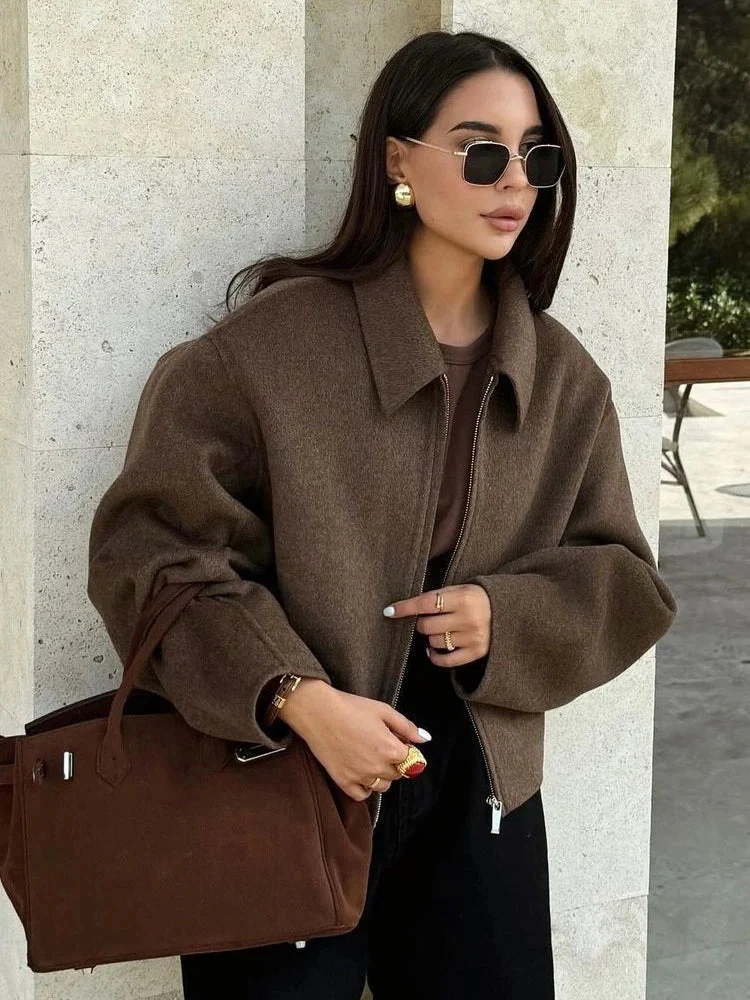 Manteau zippé en laine marron douillet pour les superpositions d'automne