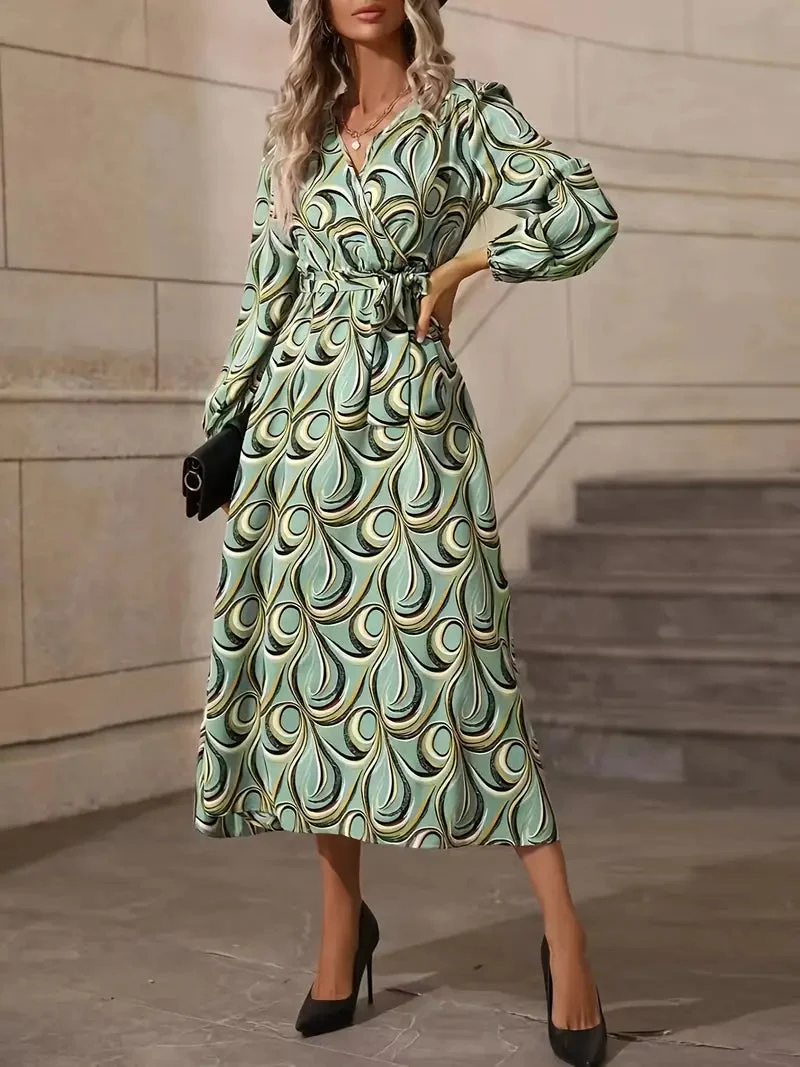 Robe élégante à col enroulé