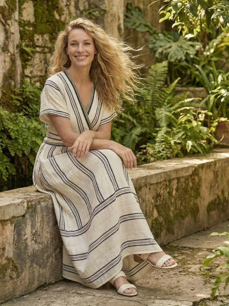 Tania | Robe Midi à Enveloppe à Manches Courtes et Col V