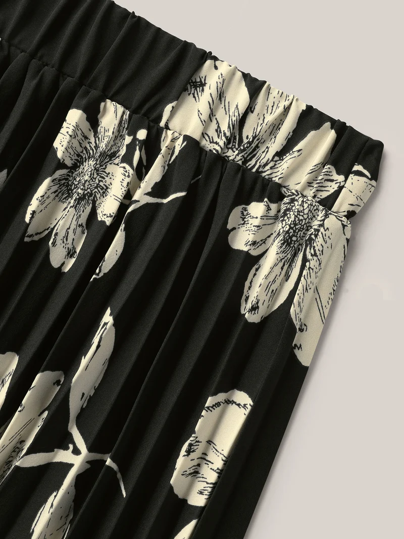 Large Flower Print Pleated Maxi Dress