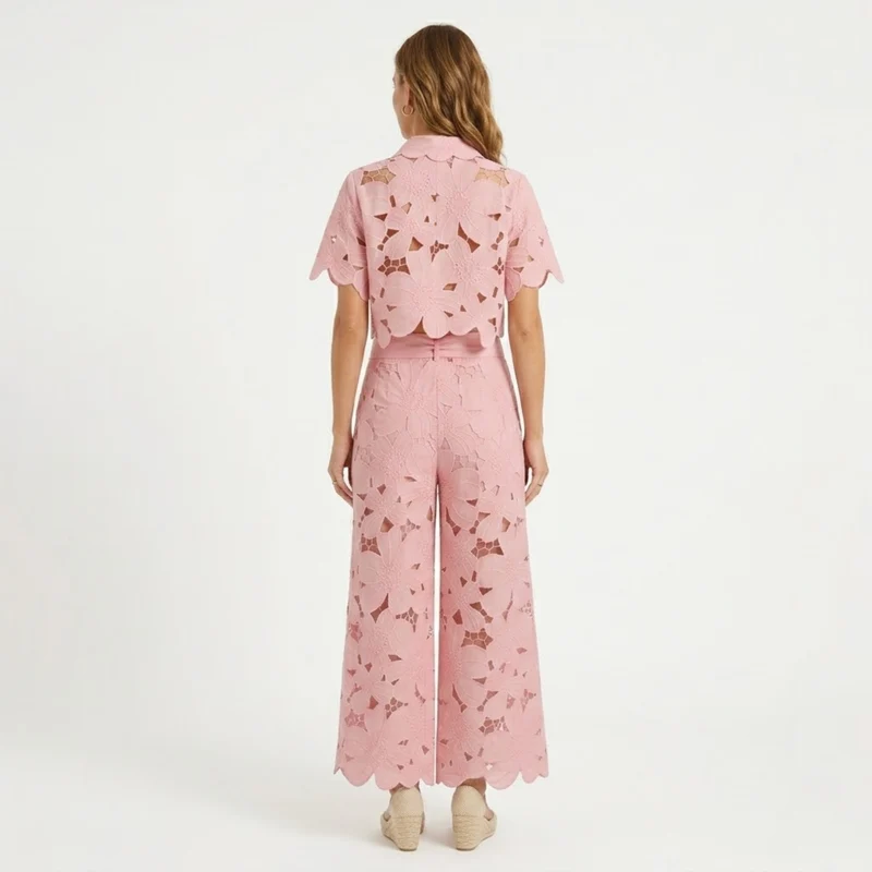 Ensemble Deux Pièces Femme avec Haut Court en Dentelle et Pantalon Large