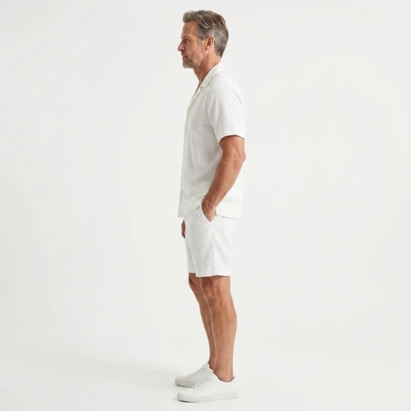 Ensemble en lin homme — chemise manches courtes et short — été et plage
