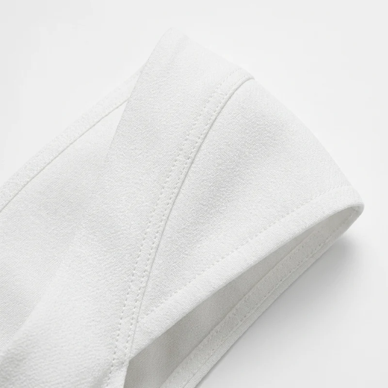 Robe courte pour femme — encolure carrée — tenue de soirée