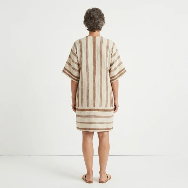 Robe kimono de plage rayée — kaftan ample à pompons — vacances d'été
