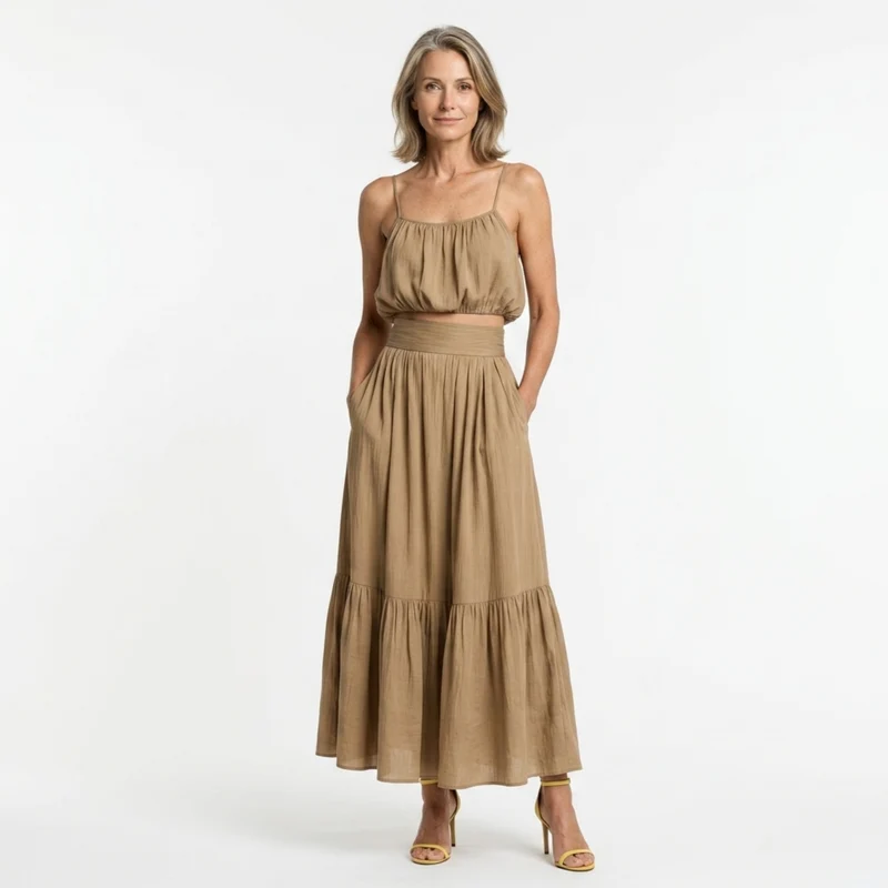 Ensemble crop top pour femmes et jupe longue — silhouette fluide — plage