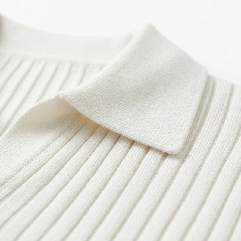 Polo homme en maille côtelée avec col en v et manches courtes — détente