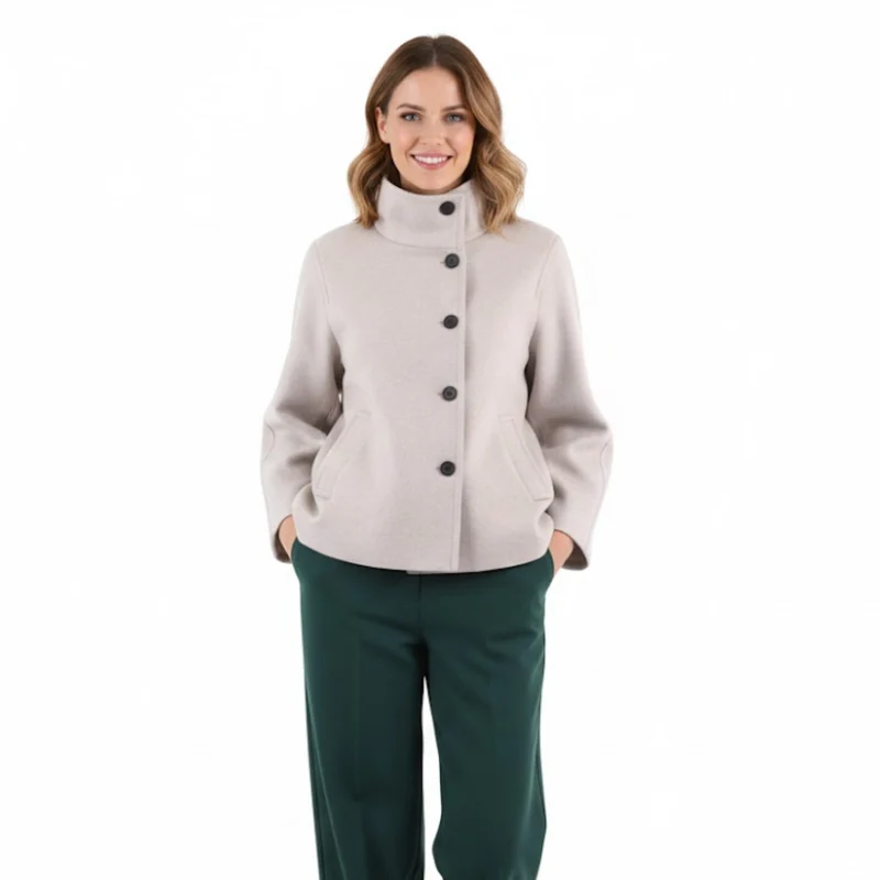 Veste courte pour femme à col montant et boutonnage simple coupe décontractée
