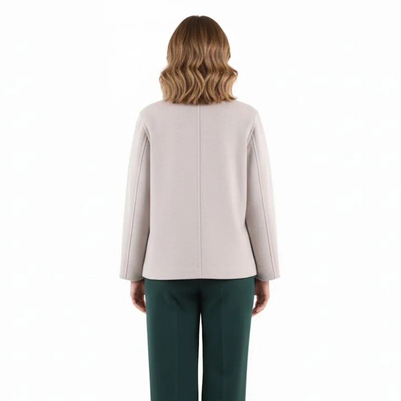 Veste courte pour femme à col montant et boutonnage simple coupe décontractée