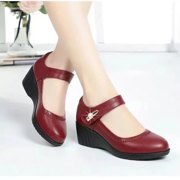 Chaussures à talons en cuir doux pour femmes