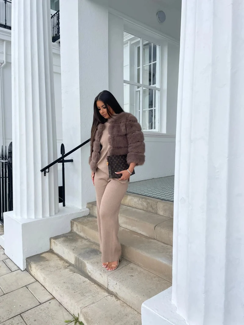 Manteau élégant en fausse fourrure pour femme