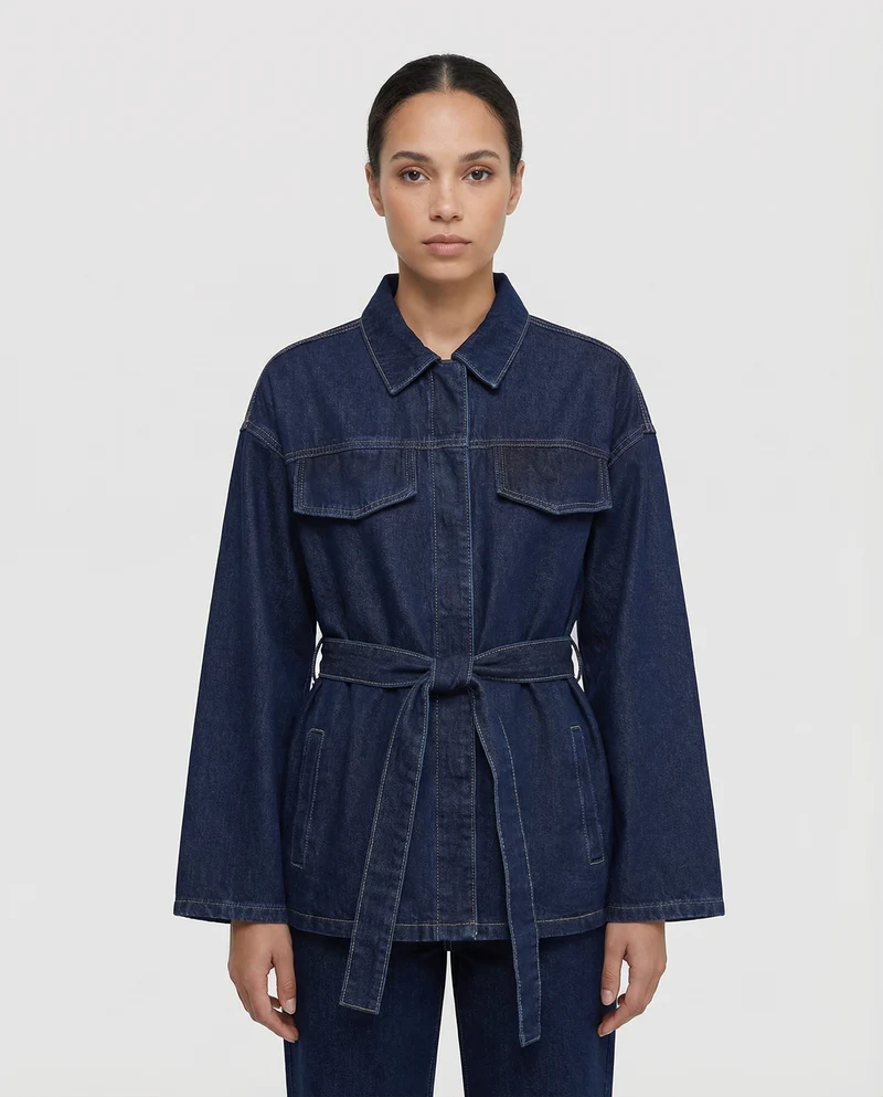 Veste Utilitaire en Denim avec Ceinture à Nouer – Coupe structurée, taille ceinturée, pour le quotidien