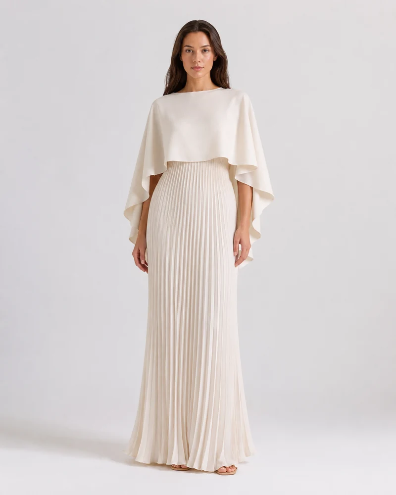 Robe Maxi Plissée à Col Haut en Tissu Léger – Coupe fluide, détail plissé, pour occasions