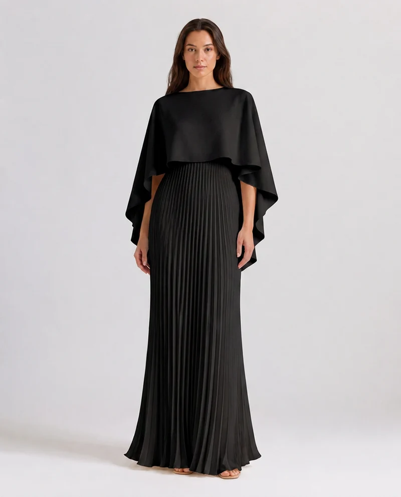 Robe Maxi Plissée à Col Haut en Tissu Léger – Coupe fluide, détail plissé, pour occasions