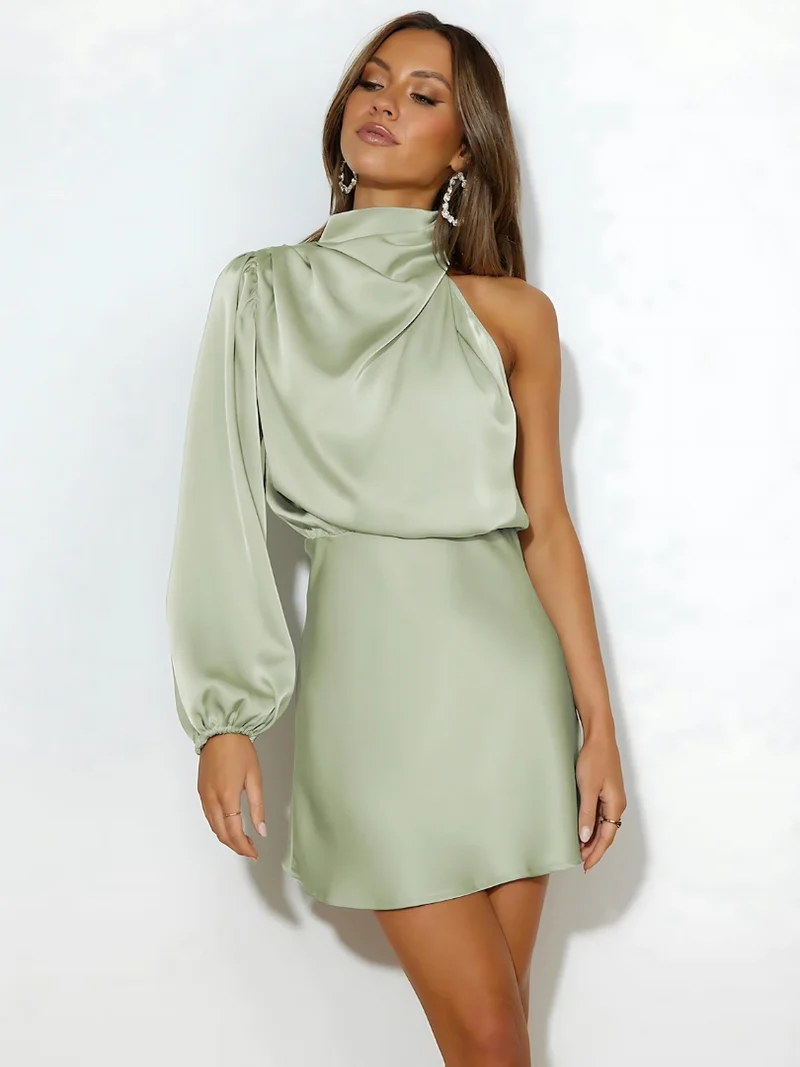 Robe Asymétrique Satinée - Coupe Cintrée Élégante de Soirée