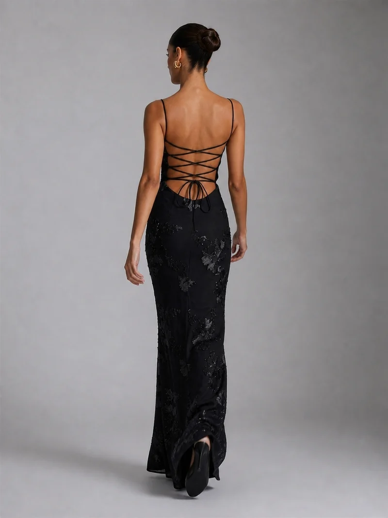 Robe Maxi Ajustée en Dentelle - Silhouette Élégante et Raffinée