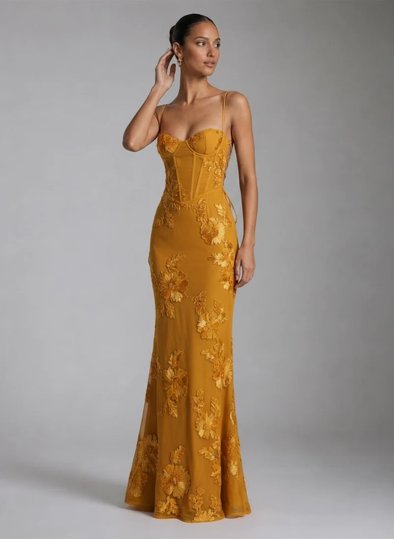 Robe Maxi Ajustée en Dentelle - Silhouette Élégante et Raffinée