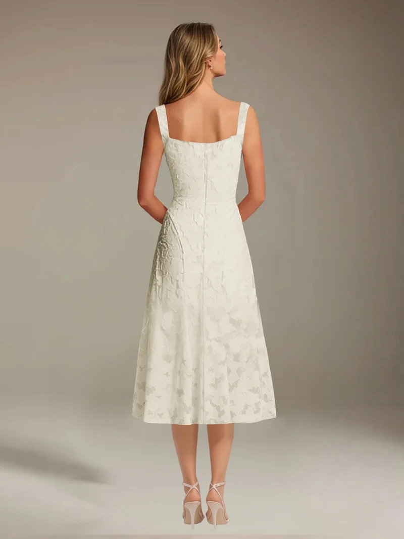 Robe Longue en Dentelle Col Carré - Élégante Silhouette Raffinée