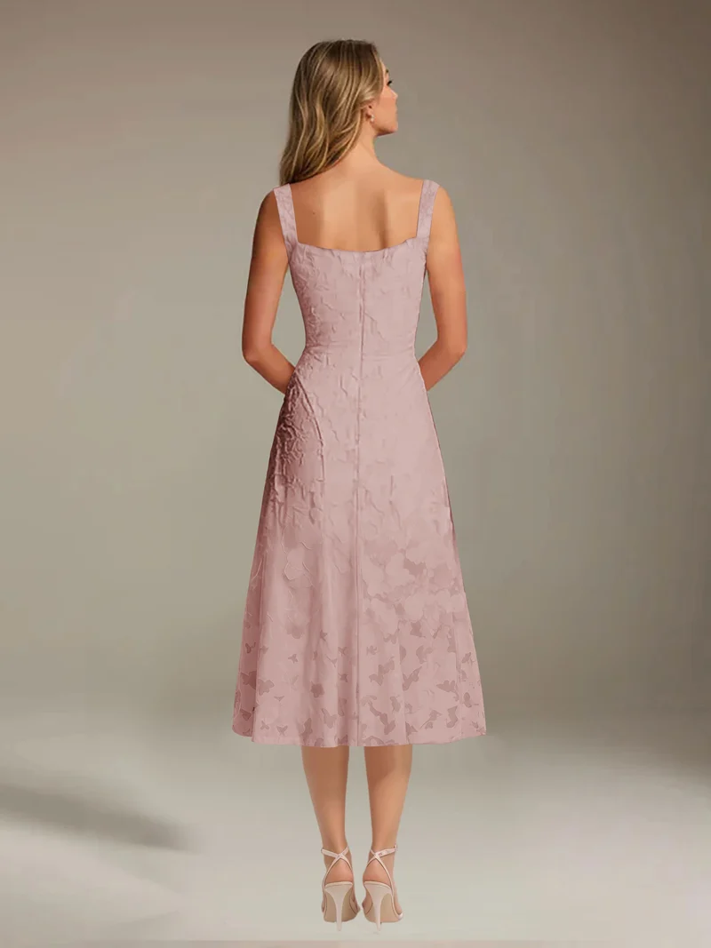 Robe Longue en Dentelle Col Carré - Élégante Silhouette Raffinée