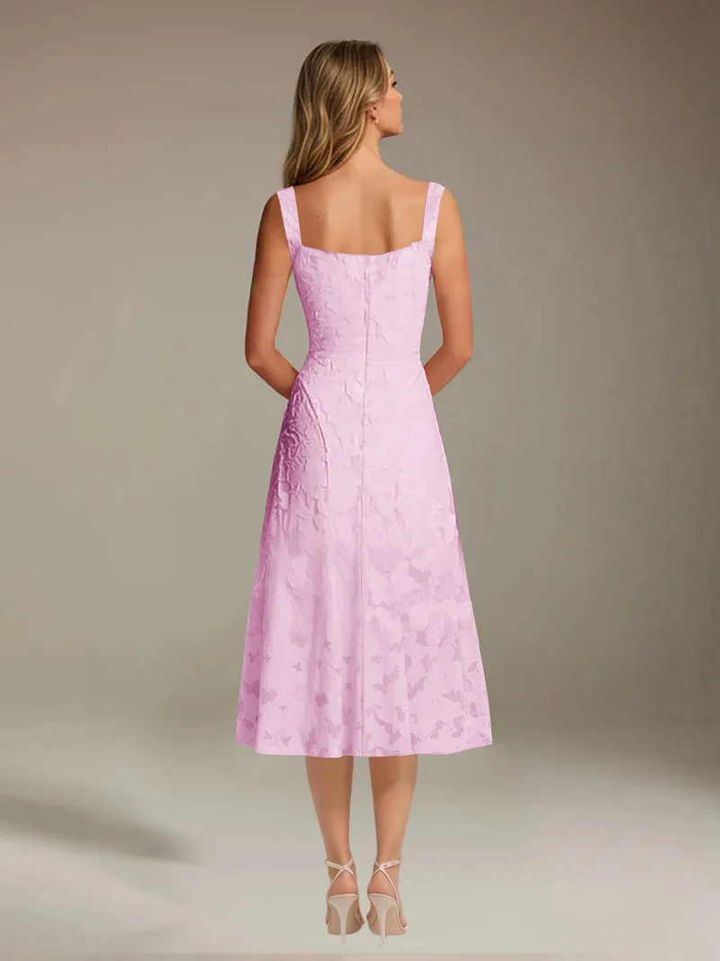 Robe Longue en Dentelle Col Carré - Élégante Silhouette Raffinée