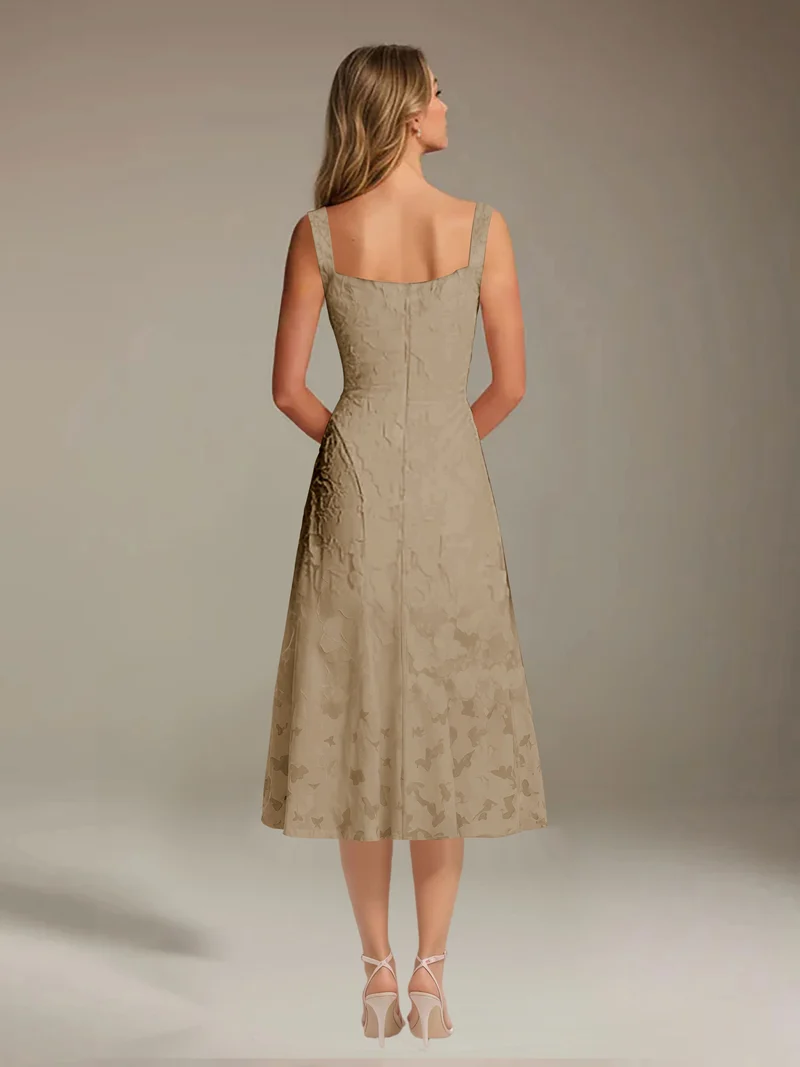 Robe Longue en Dentelle Col Carré - Élégante Silhouette Raffinée