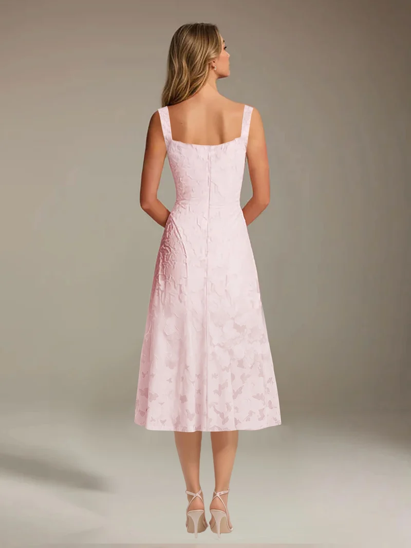 Robe Longue en Dentelle Col Carré - Élégante Silhouette Raffinée