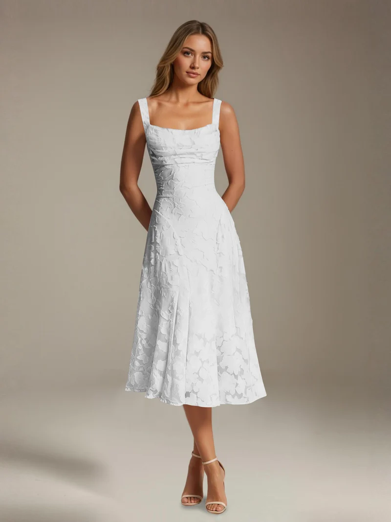 Robe Longue en Dentelle Col Carré - Élégante Silhouette Raffinée