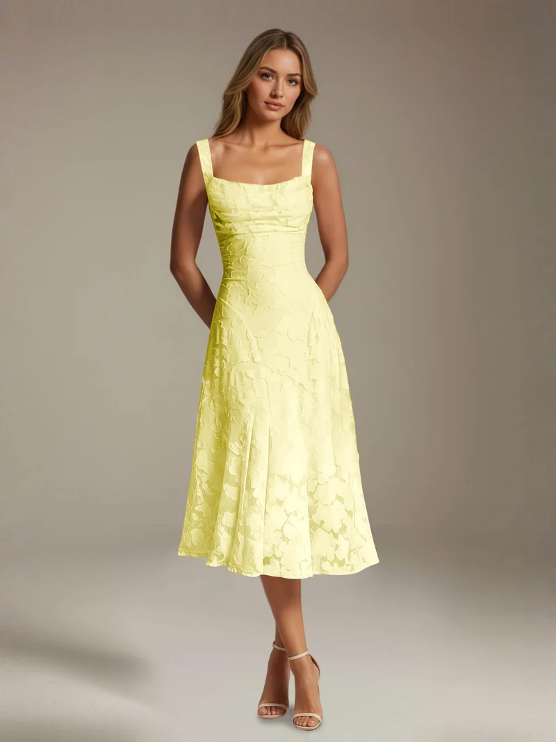 Robe Longue en Dentelle Col Carré - Élégante Silhouette Raffinée