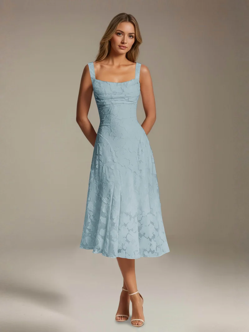 Robe Longue en Dentelle Col Carré - Élégante Silhouette Raffinée