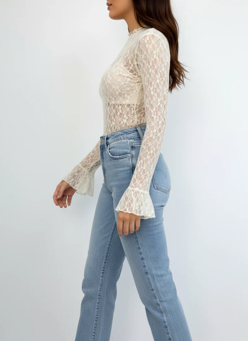 Haut en Dentelle à Manches Évasées - Blouse Élégante Transparente