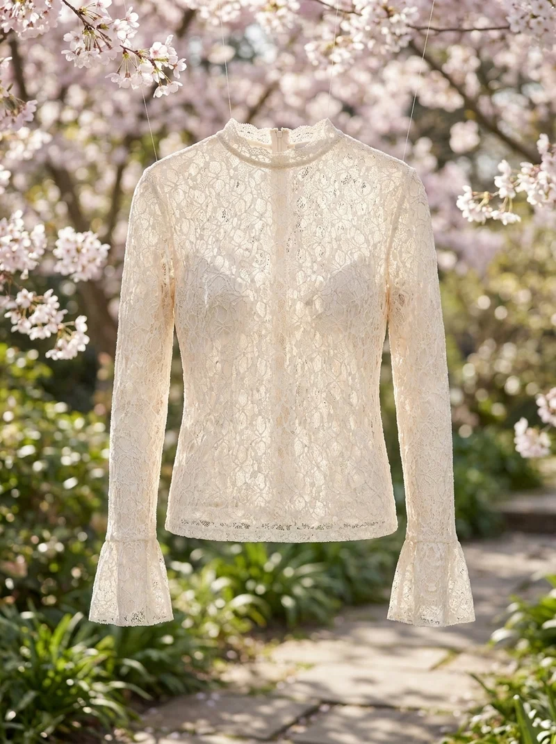 Haut en Dentelle à Manches Évasées - Blouse Élégante Transparente
