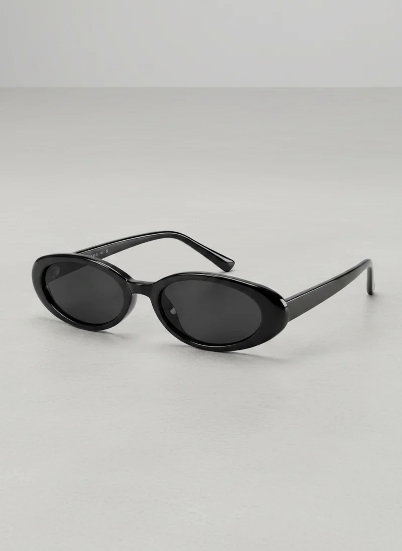 Lunettes de Soleil Ovales à Monture Fine - Accessoire Élégant Minimaliste