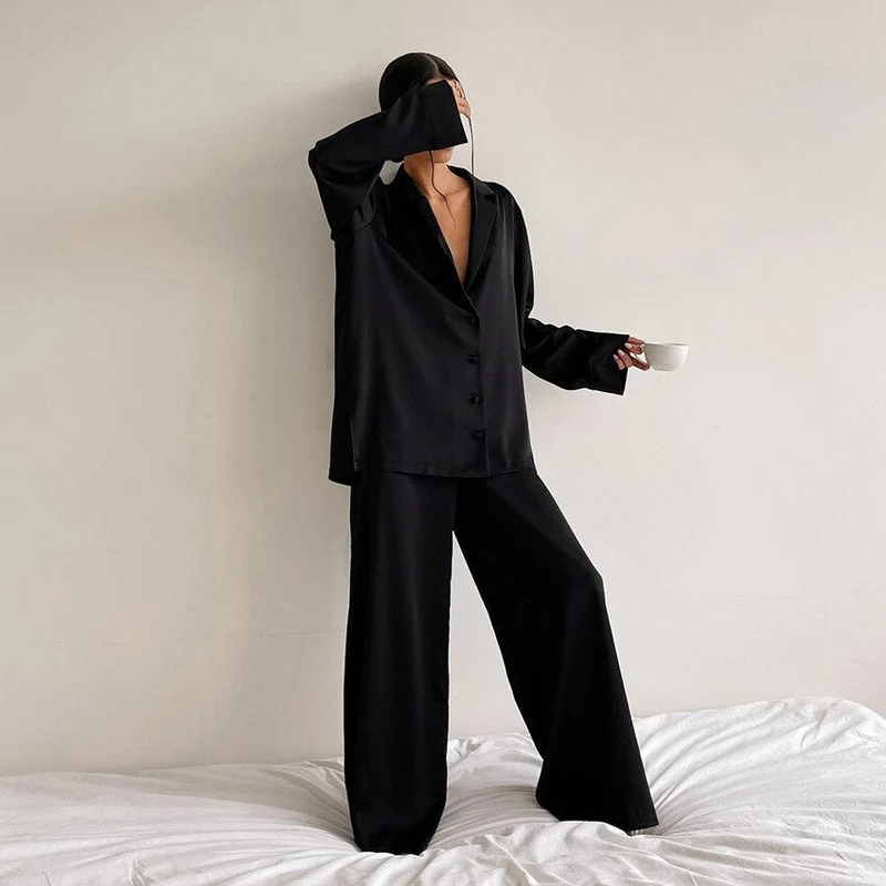 Pyjama satin boutonné ample