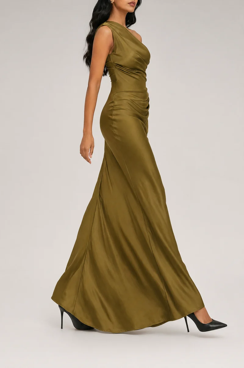 Robe maxi une épaule plissée