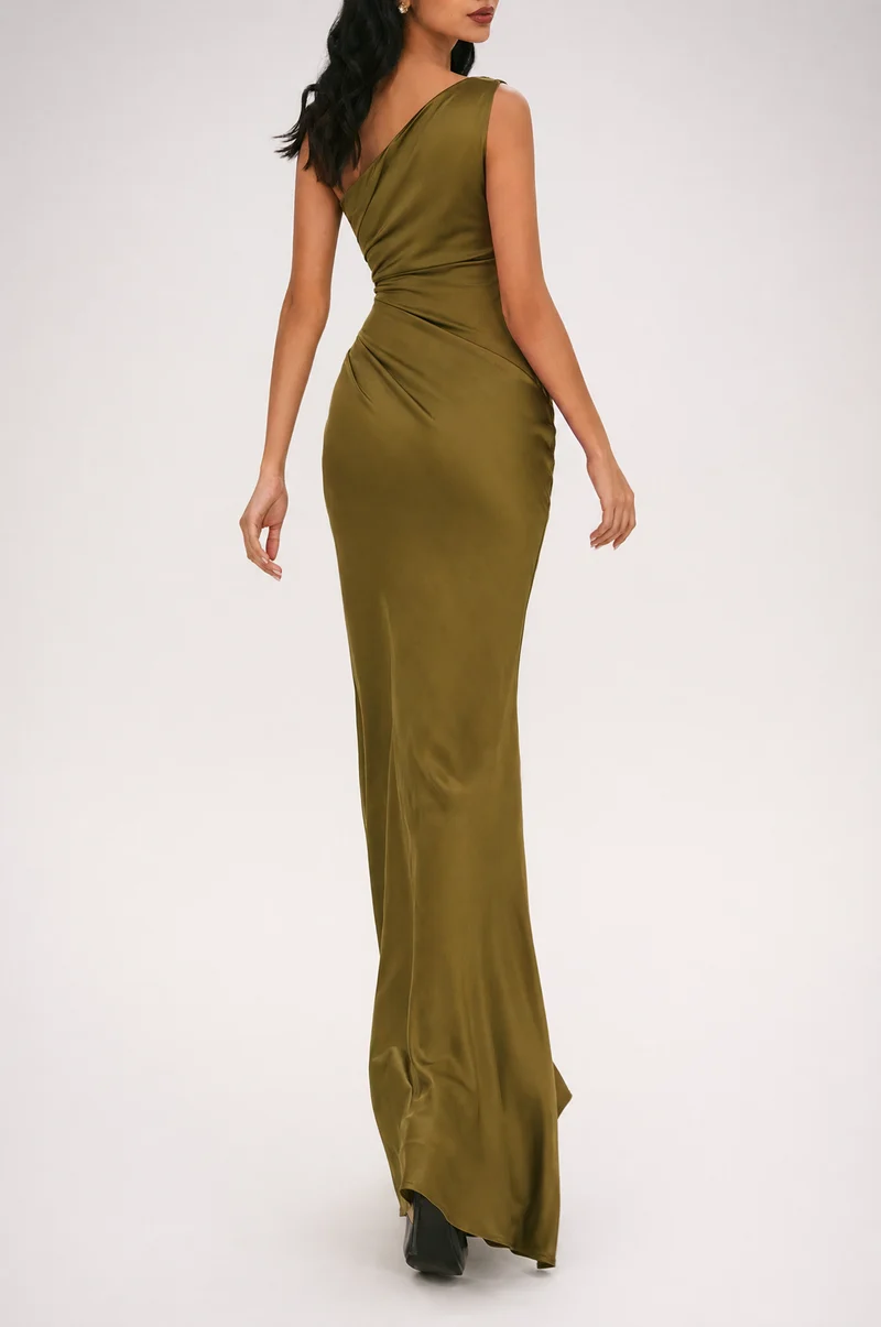 Robe maxi une épaule plissée