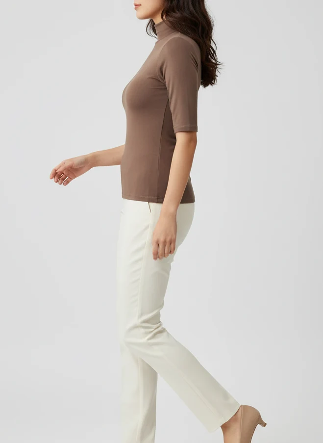 Pull col roulé élégant style minimaliste