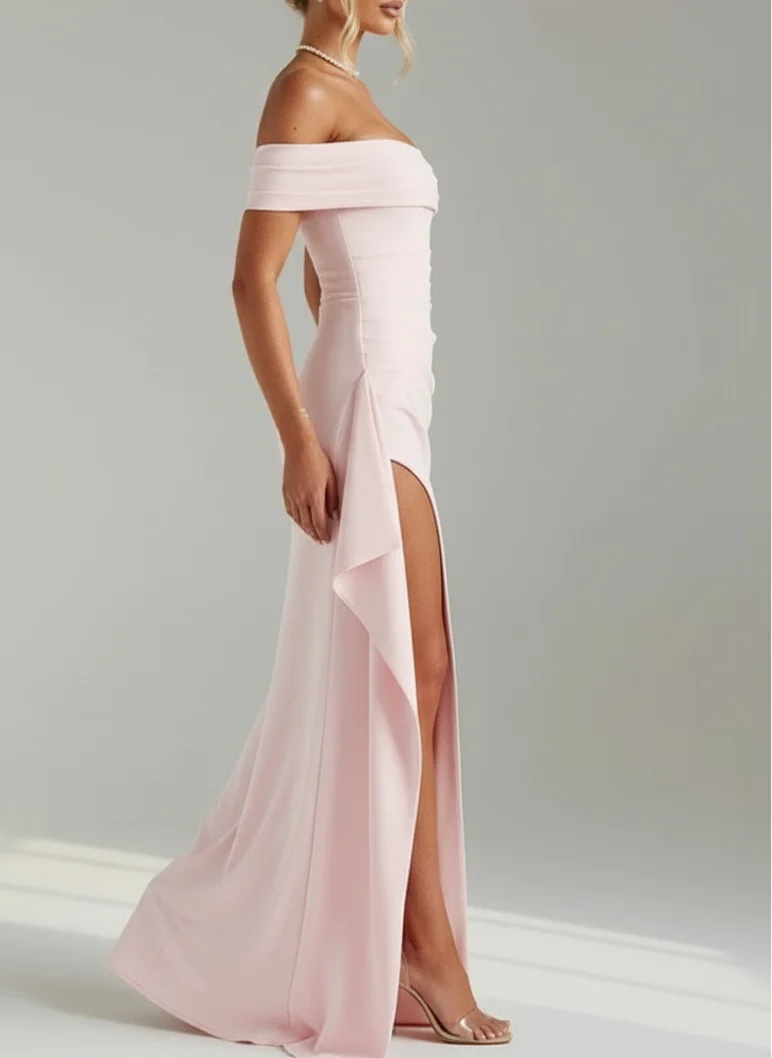 Robe de gala décolleté élégant avec fente