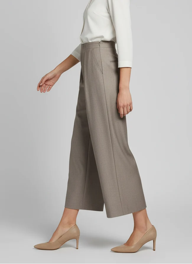 Pantalon droit structuré avec poches coupe nette