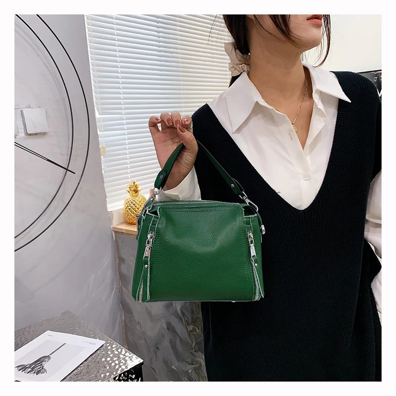 Sac à Main en Cuir Vert au Design Chic et Intemporel