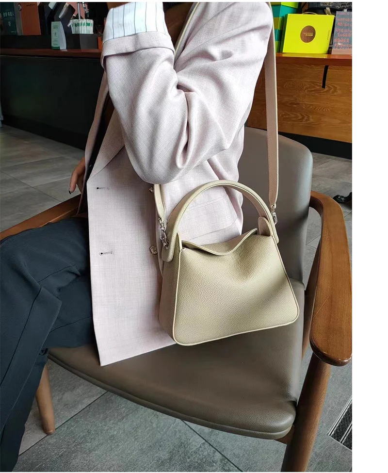 Sac à Main en Cuir Beige Élégant et Minimaliste