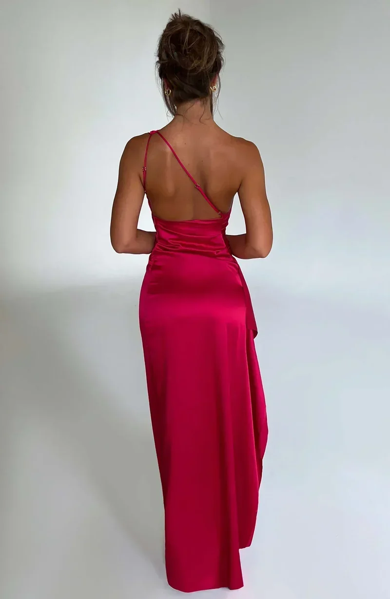 Robe Satinée Asymétrique
