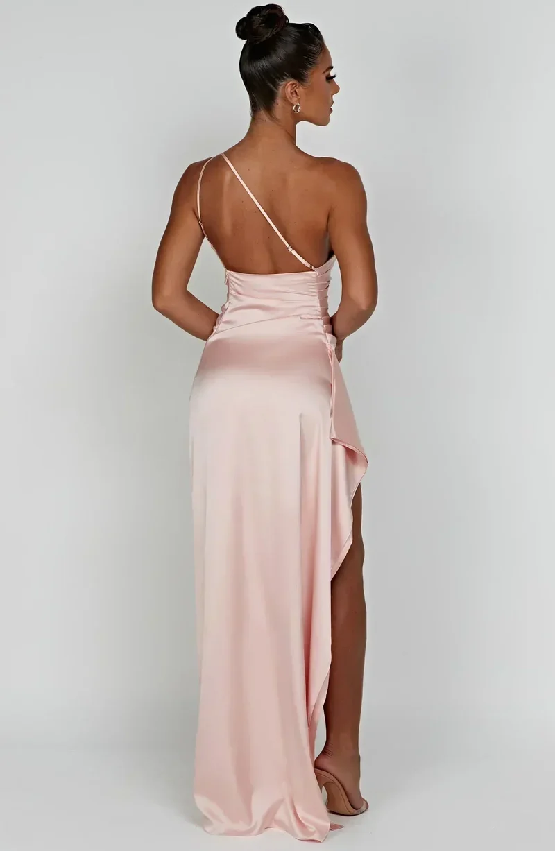 Robe Satinée Asymétrique
