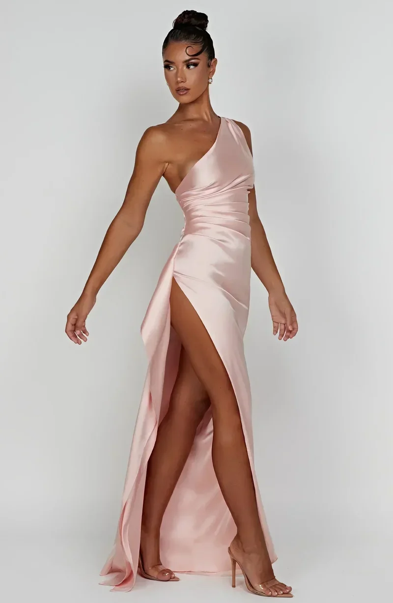 Robe Satinée Asymétrique