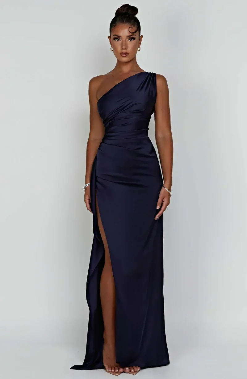 Robe Satinée Asymétrique