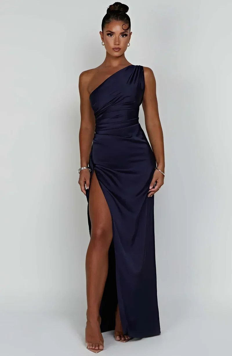 Robe Satinée Asymétrique