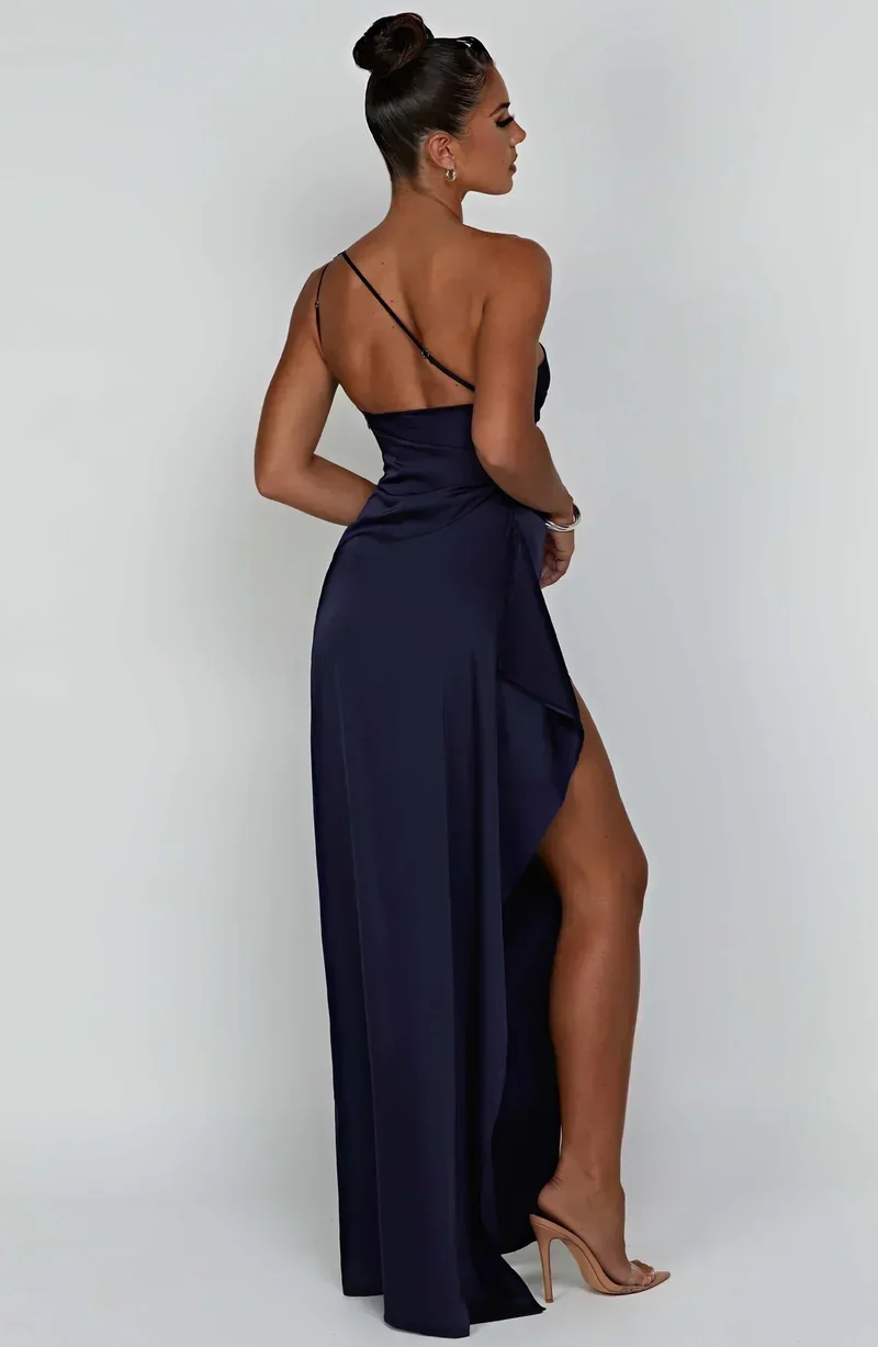 Robe Satinée Asymétrique