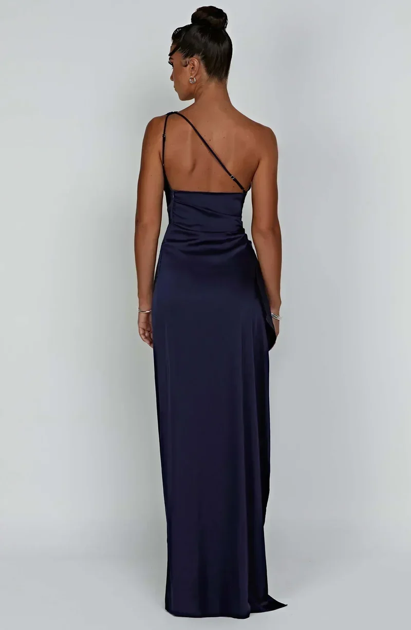 Robe Satinée Asymétrique