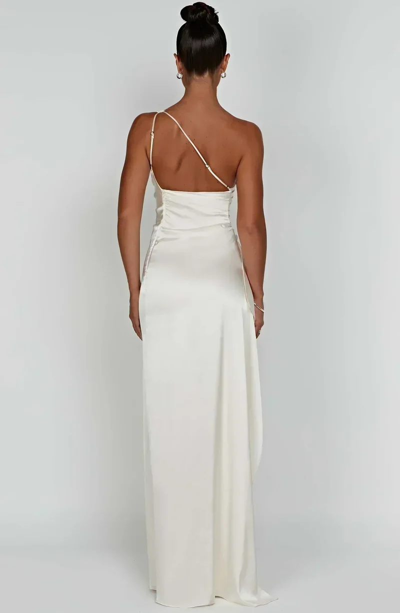 Robe Satinée Asymétrique